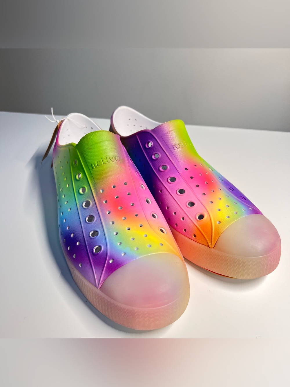 Native Jefferson Print Rainbow Blur Shoes NWT Men Size 11 Women 13 Translucent⁠